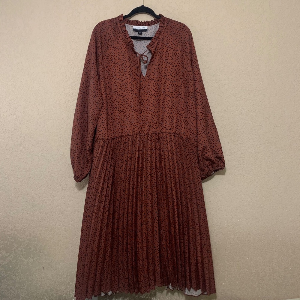 Tie Neck Pleated Dress